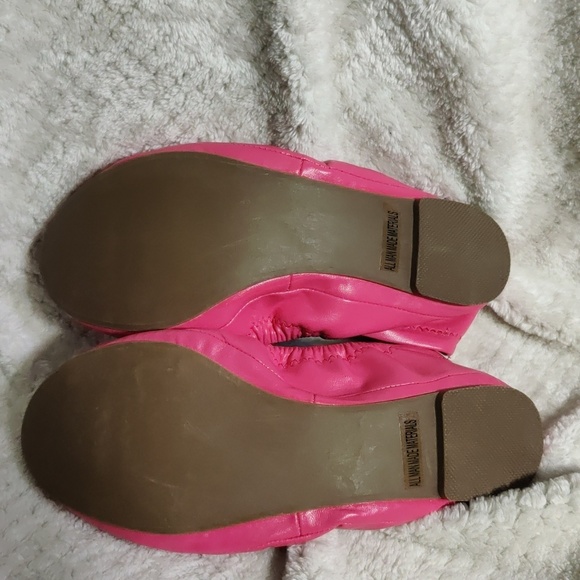 Shoes - Picture 3 of 6